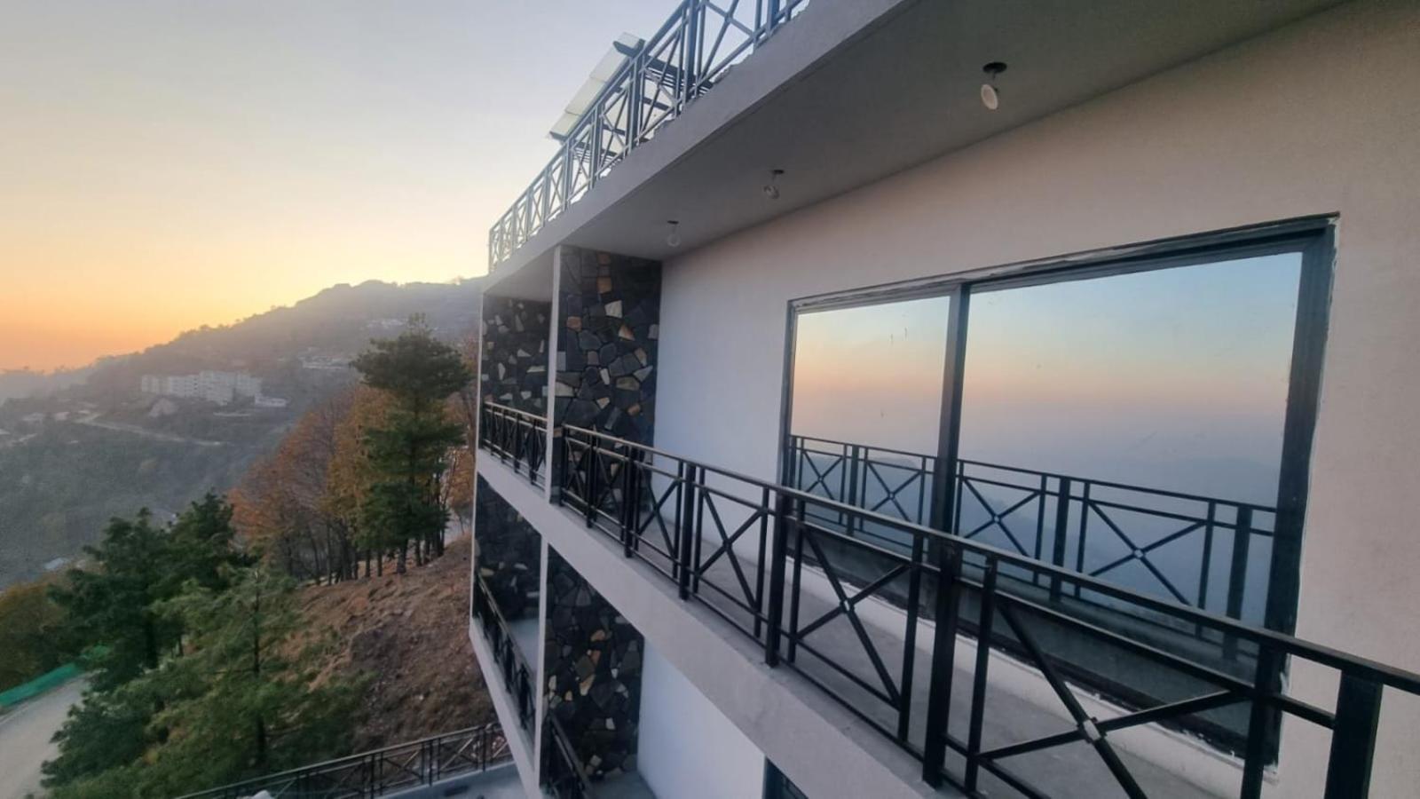 The Bliss Avenue Hotels Murree Esterno foto